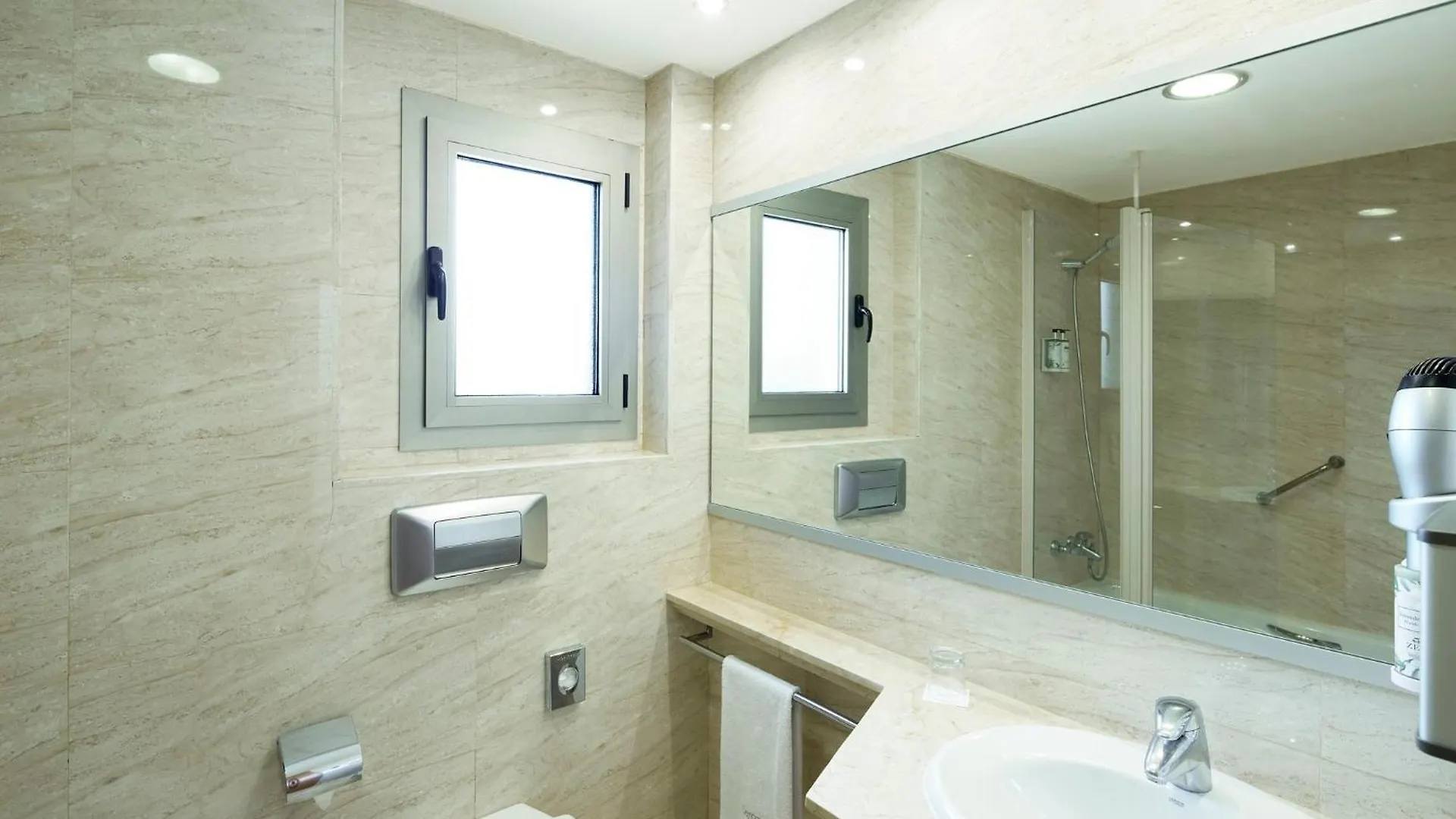 Sercotel Porta Barcelona سانت خوسنت دسفيرن فندق
