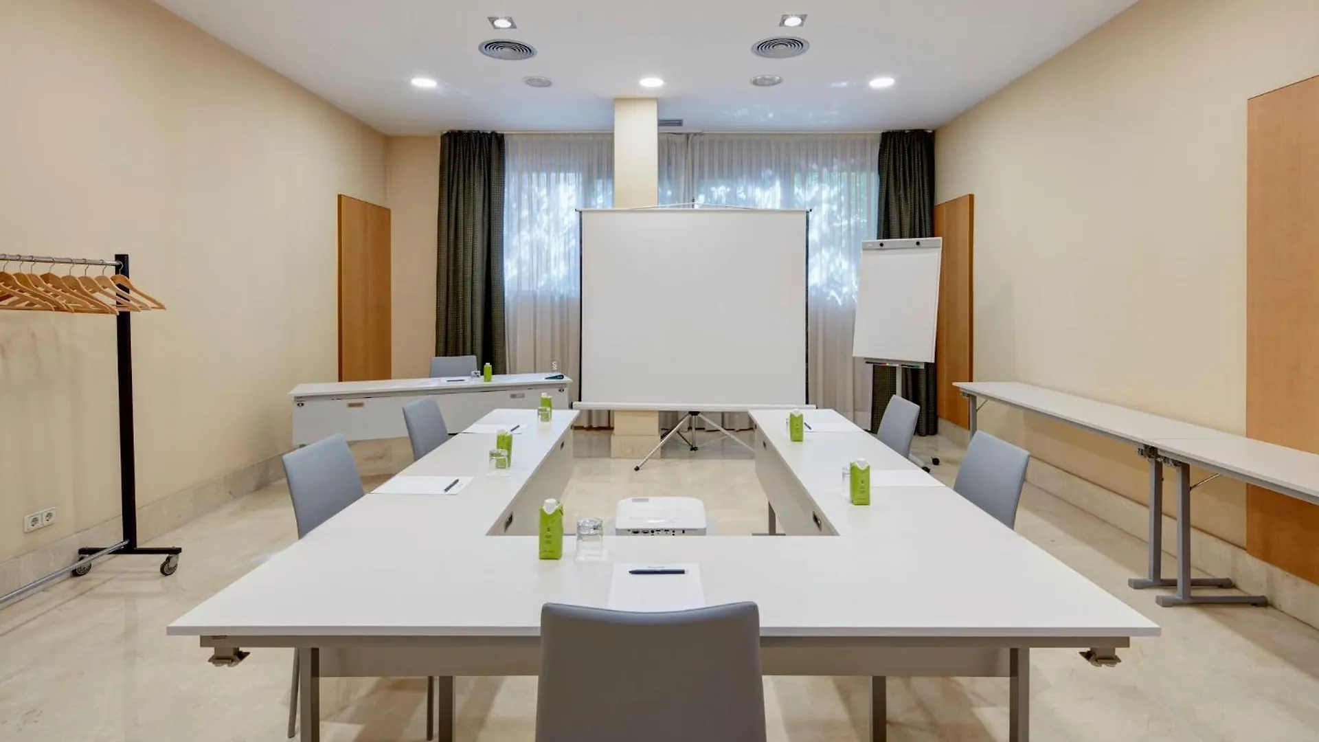 Sercotel Porta Barcelona سانت خوسنت دسفيرن 3*,  إسبانيا
